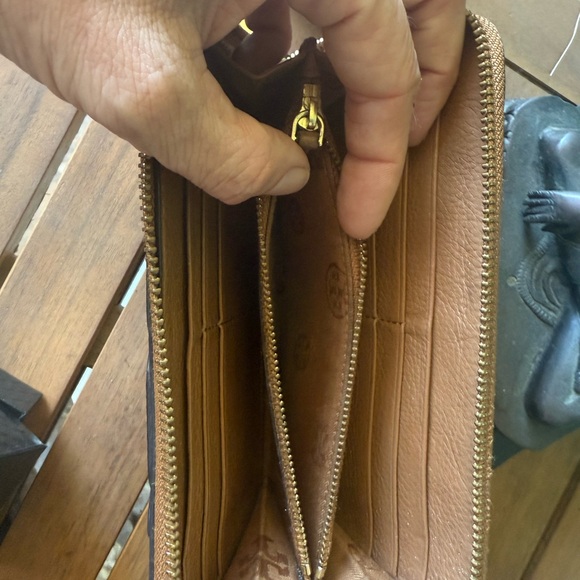 Tory Burch Brown Leather Wallet and Gold Tone Earrings Set - Picture 4 of 5